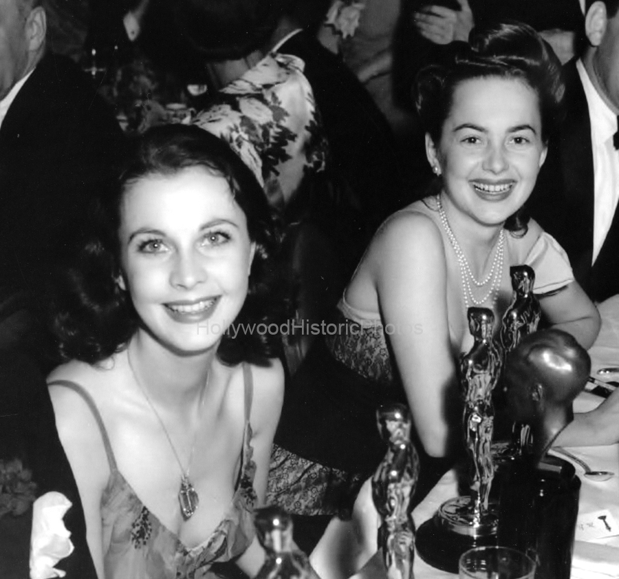 Academy Awards 1940 Vivien Leigh Olivia De Havilland wm.jpg
